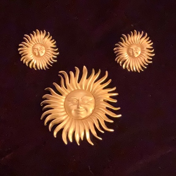 Monet Jewelry - VINTAGE MONET Sun brooch and earrings matte gold tone